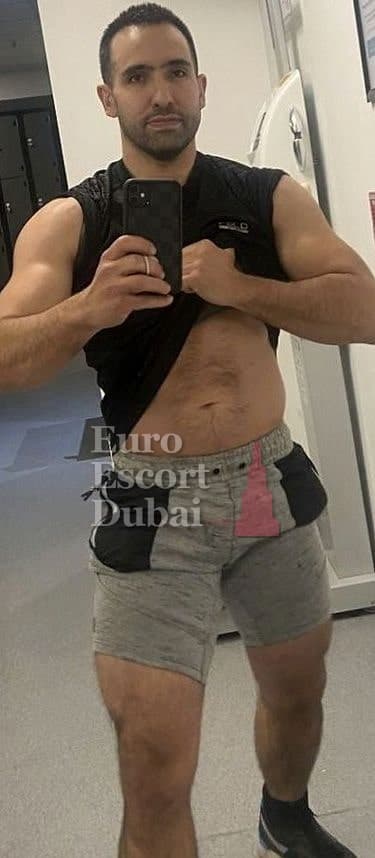 Theo, 36, escort in Dubai — 173 cm, black hair (photo 6 of 13)