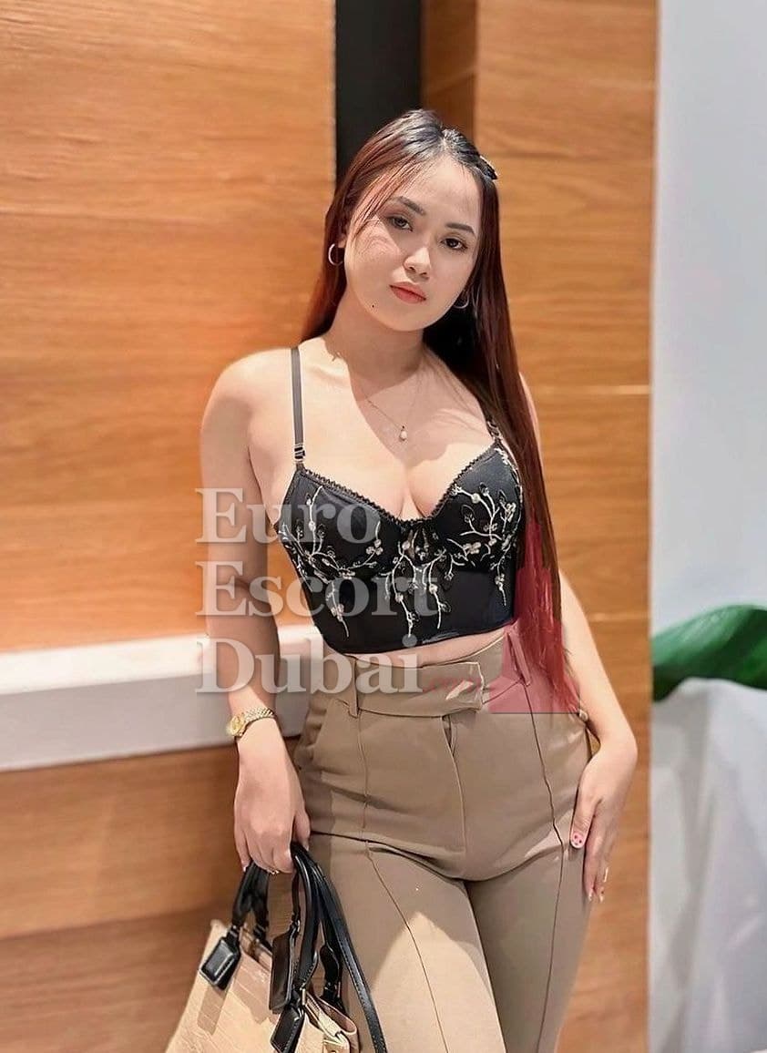 Lien, 26, escort in Dubai — 156 cm, brown hair (photo 3 of 8)