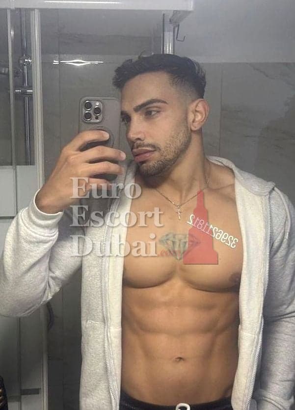 Pavel, 27, escort in Dubai — black hair, 183 cm (photo 5 of 7)