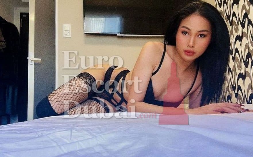 Xinyi, 29, escort in Dubai — black hair, Chinese (photo 7 of 13)