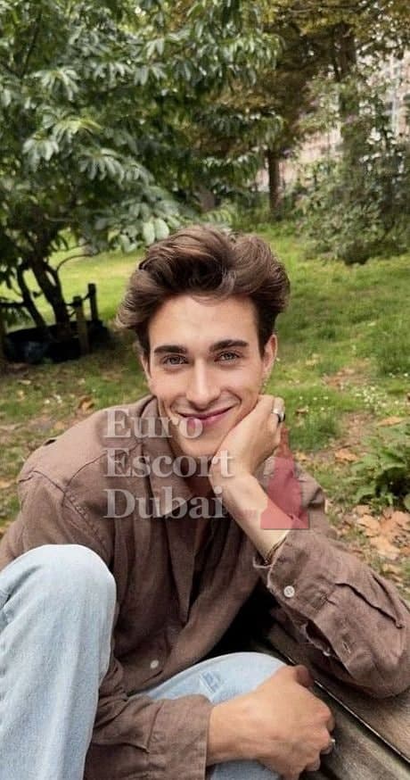 Leo, 23, escort in Dubai — brown hair, 180 cm (photo 5 of 13)