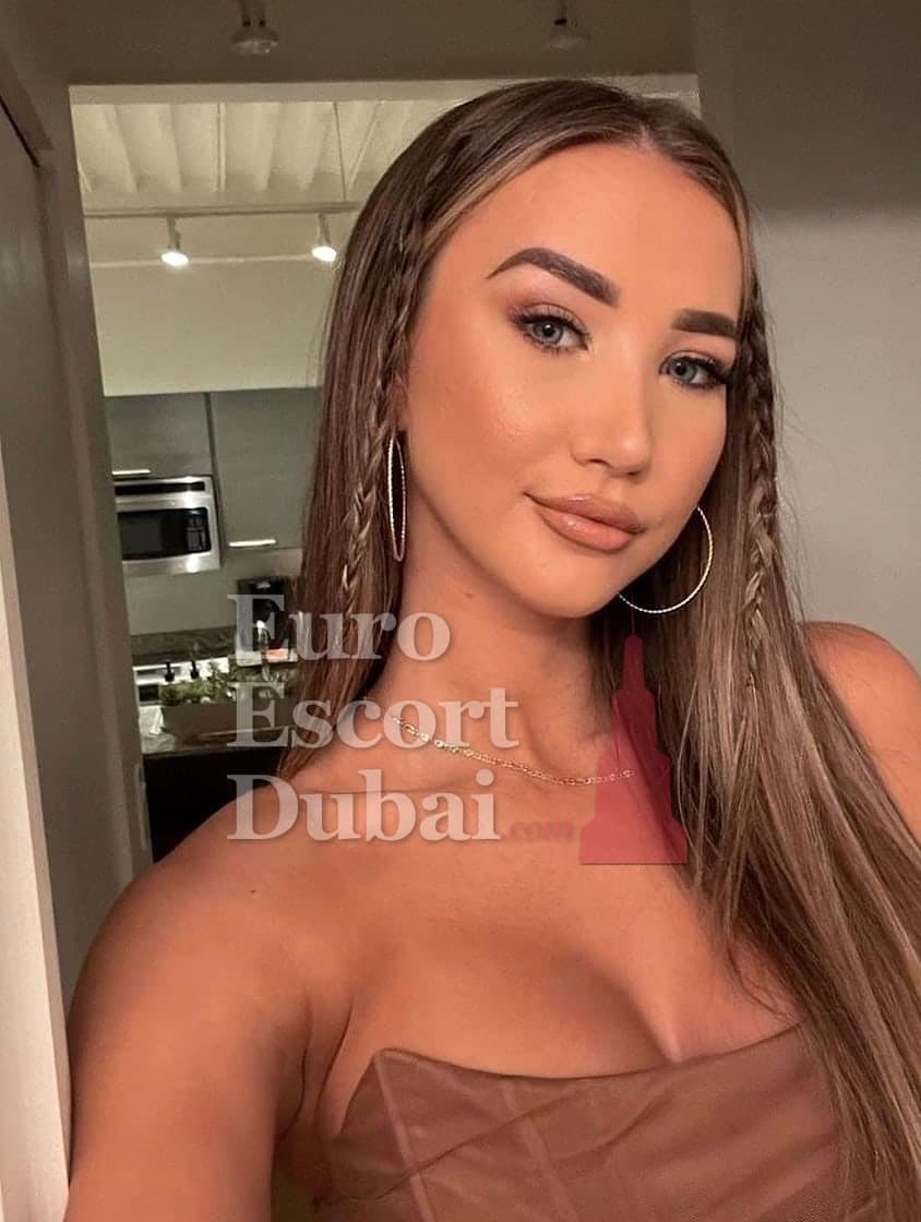 Paris, 26, escort in Abu Dhabi — blonde hair, Danish (photo 10 of 10)