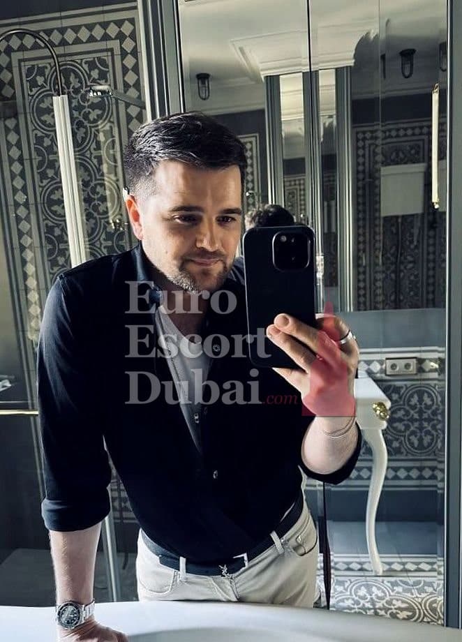 Jordan, 29, escort in Abu Dhabi — 180 cm, black hair (photo 2 of 13)