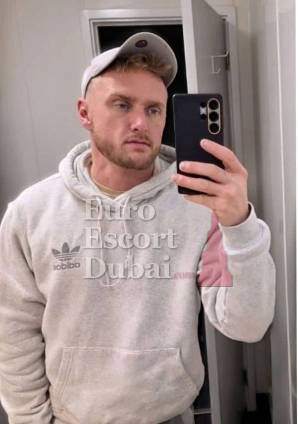 Remi, 32, escort in Sharjah — 180 cm, blonde hair (photo 6 of 11)