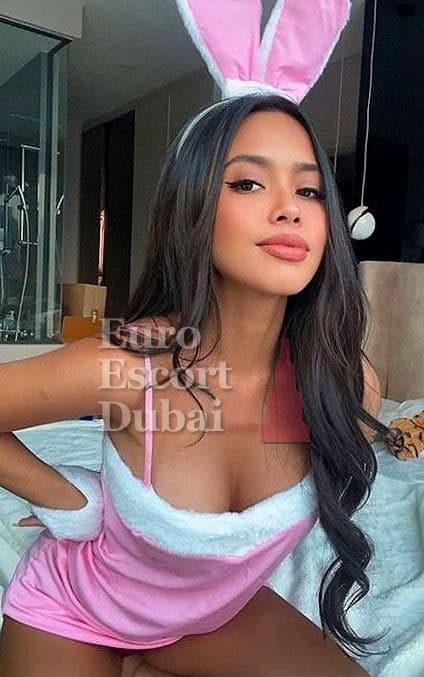 Deborah, 25, escort in Dubai — German, 166 cm (photo 5 of 5)