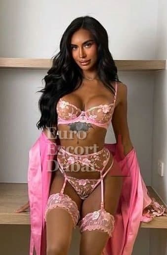 Lara, 27, escort in Dubai — blonde hair, Vietnamese (photo 1 of 13)