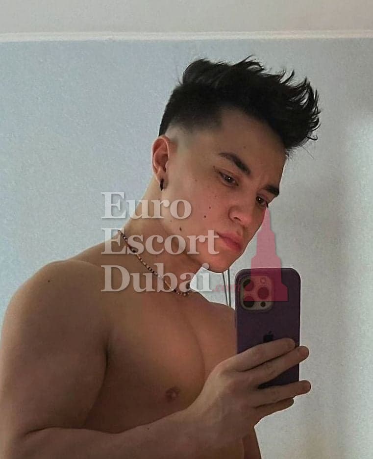 Anton, 28, escort in Dubai — 173 cm, black hair (photo 8 of 13)