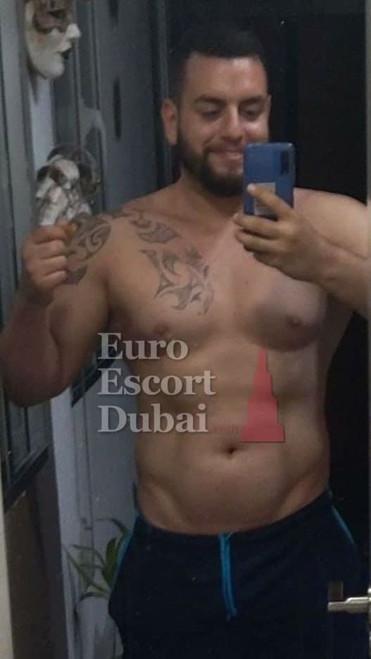 Erik, 29, escort in Dubai — black hair, 178 cm (photo 3 of 4)