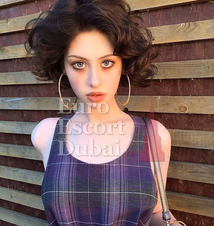 Cassidy, 20, escort in Dubai — French, 170 cm (photo 5 of 6)