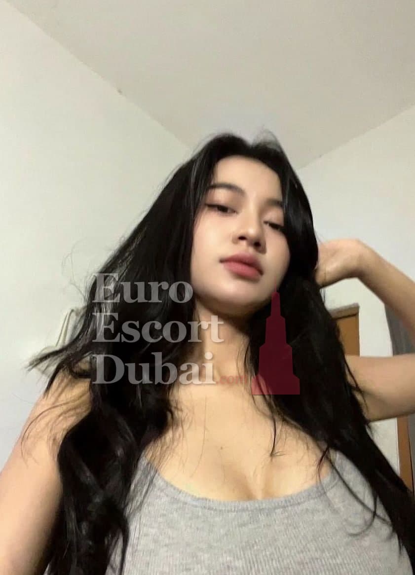 Siti, 22, escort in Dubai — black hair, Indonesian (photo 4 of 7)