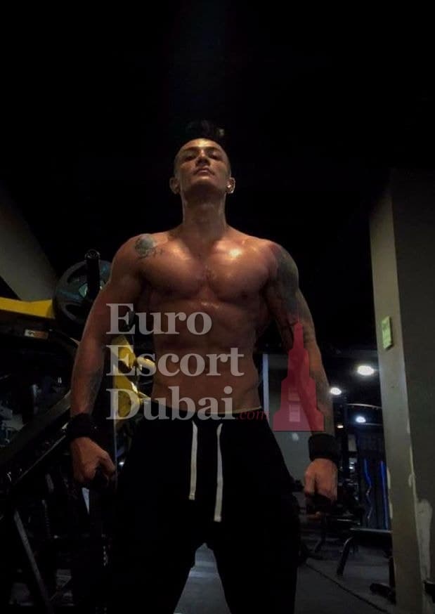 Andrei, 29, escort in Dubai — 170 cm, black hair (photo 4 of 11)
