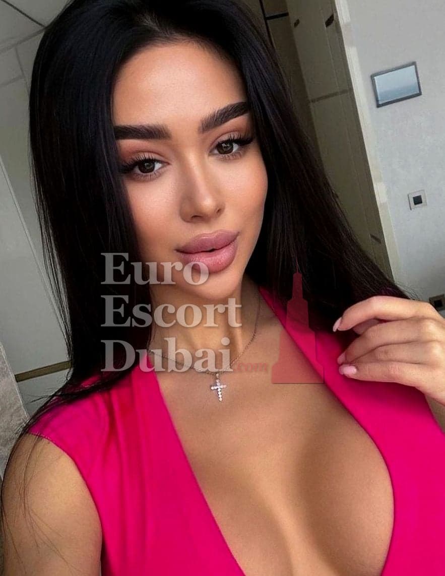 Annie, 25, escort in Dubai — 170 cm, black hair (photo 10 of 10)