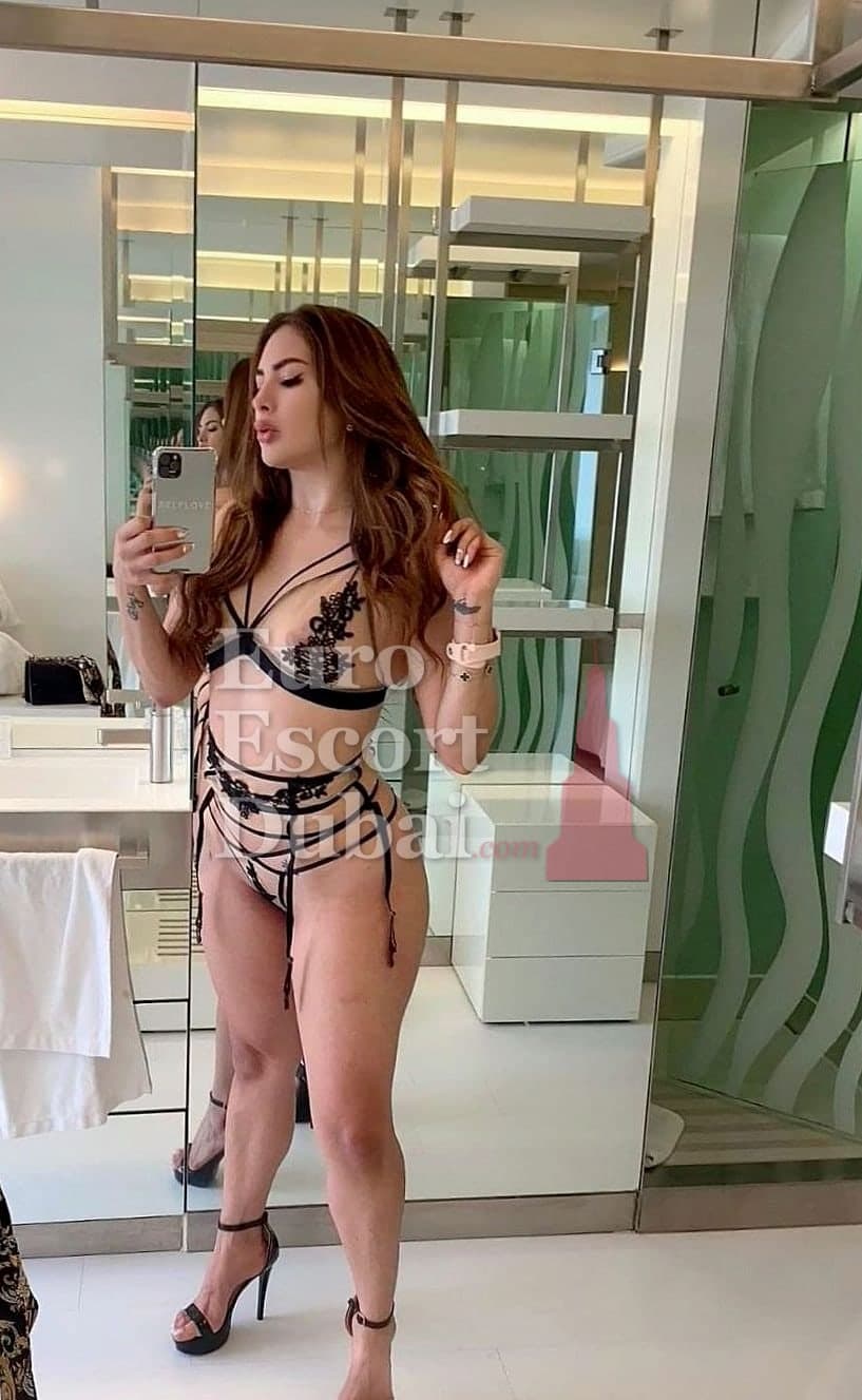 Kayla, 28, escort in Dubai — 168 cm, brown hair (photo 4 of 7)