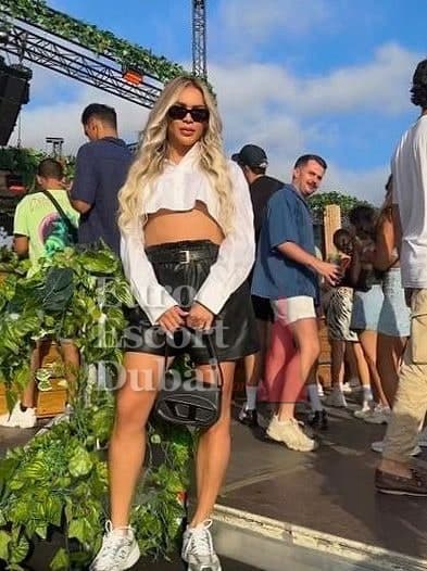 Carla, 26, escort in Dubai — 170 cm, blonde hair (photo 12 of 13)