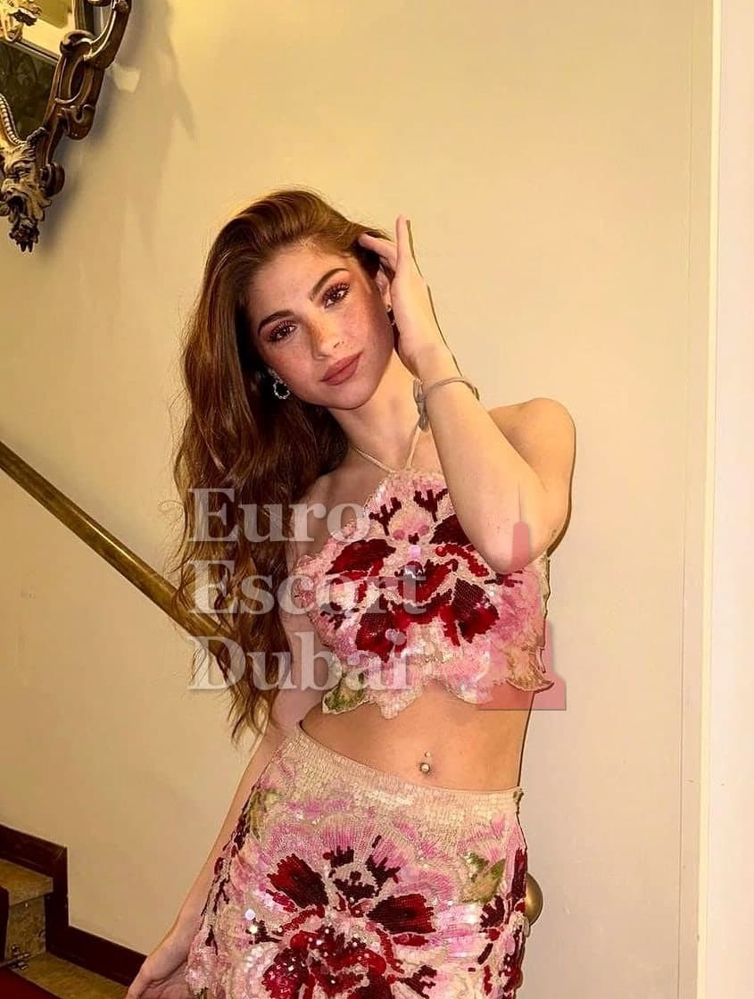 Coralie, 19, escort in Dubai — 168 cm, brown hair (photo 3 of 6)