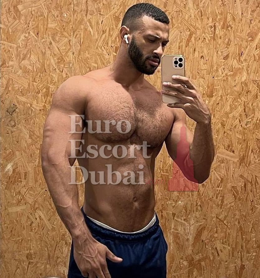 Emil, 29, escort in Dubai — 185 cm, black hair (photo 4 of 6)
