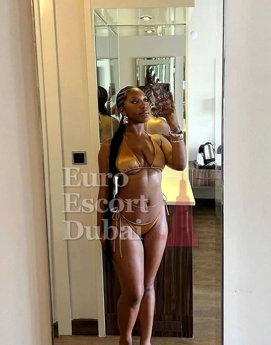 Kemi, 25, escort in Dubai — 167 cm, black hair (photo 2 of 5)