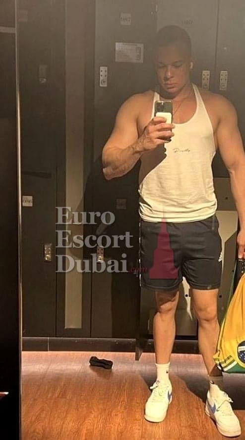 Bogdan, 27, escort in Dubai — 180 cm, black hair (photo 2 of 5)