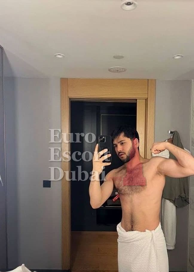 Caleb, 21, escort in Dubai — black hair, 178 cm (photo 11 of 12)