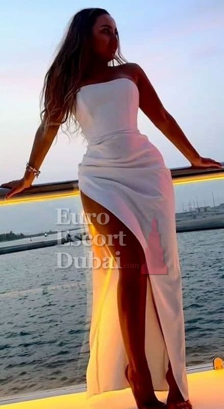 Simona, 28, escort in Dubai — Russian, 165 cm (photo 5 of 10)