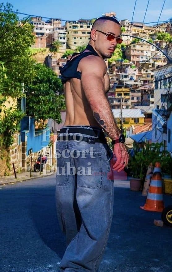 Felipe, 28, escort in Ras Al Khaimah — 175 cm, black hair (photo 12 of 13)