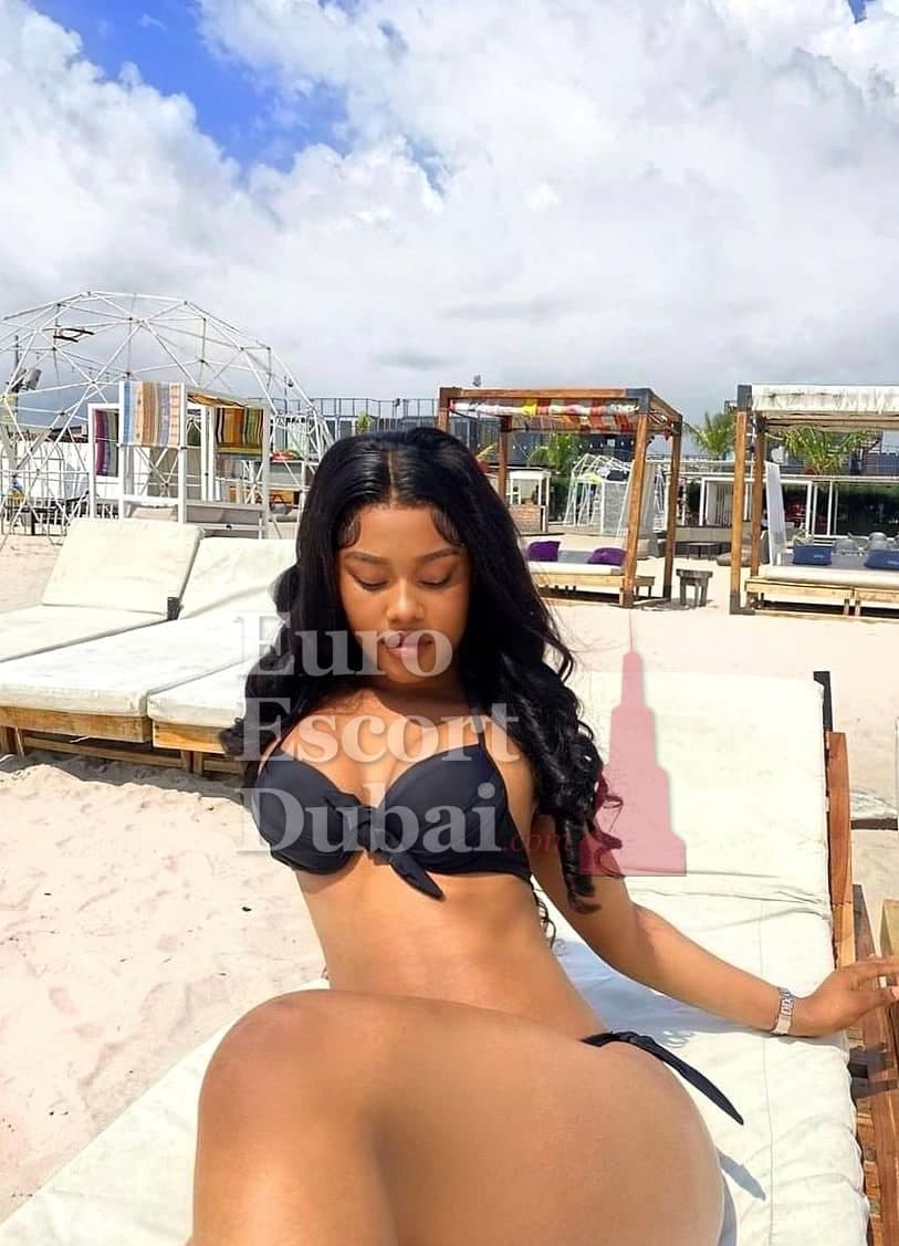 Shamma, 25, escort in Abu Dhabi — black hair, Emirati (photo 1 of 4)
