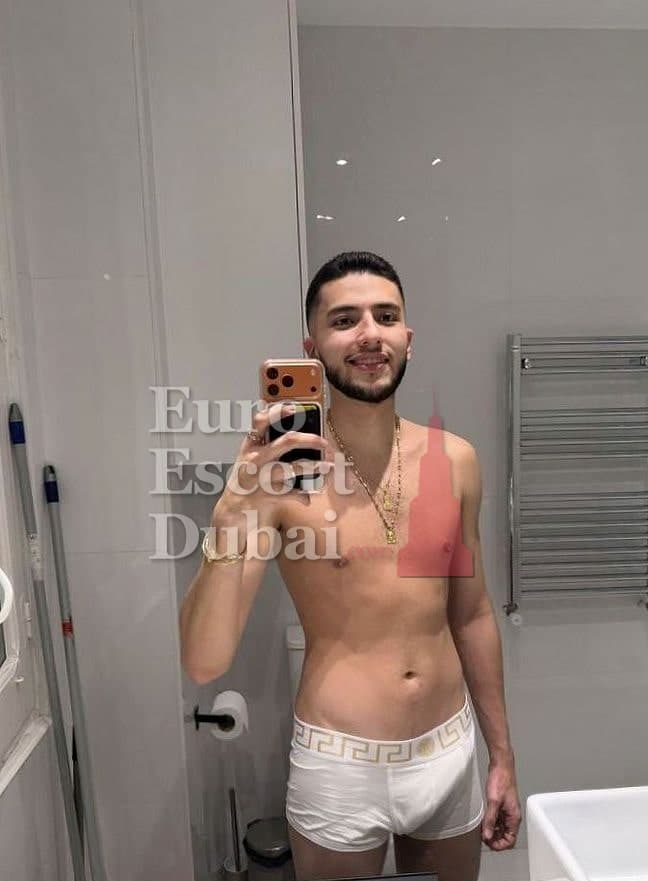 Gustavo, 22, escort in Sharjah — 180 cm, black hair (photo 6 of 10)