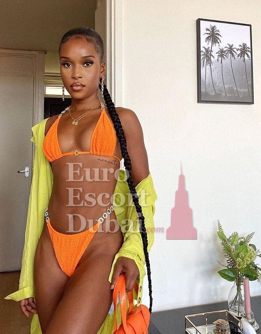 Ngozi, 26, escort in Abu Dhabi — black hair, 160 cm (photo 3 of 4)