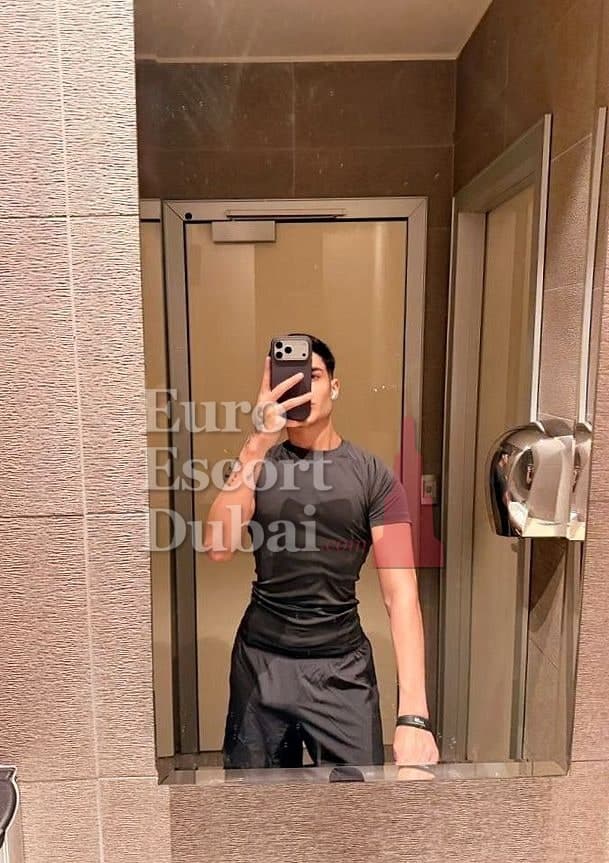Bruno, 20, escort in Al Ain — 170 cm, black hair (photo 4 of 13)