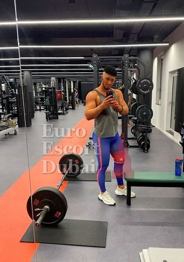 Mustafa, 28, escort in Dubai — black hair, 185 cm (photo 11 of 13)