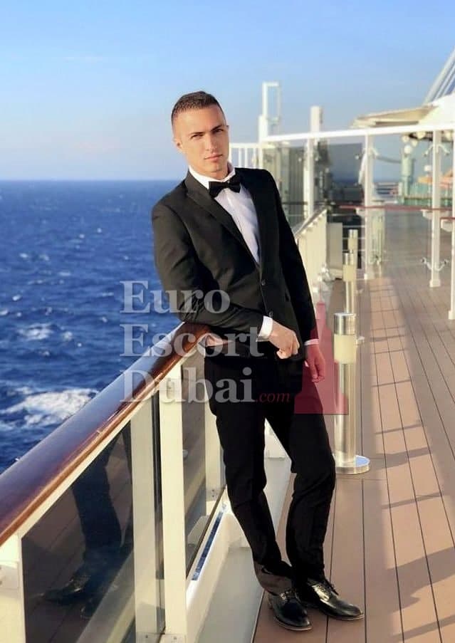 Finn, 25, escort in Dubai — 188 cm, brown hair (photo 10 of 12)