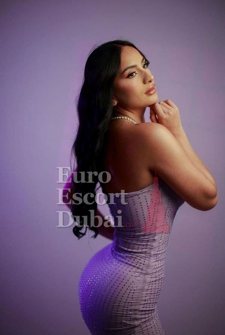Violet, 33, escort in Dubai — 160 cm, brown hair (photo 2 of 5)