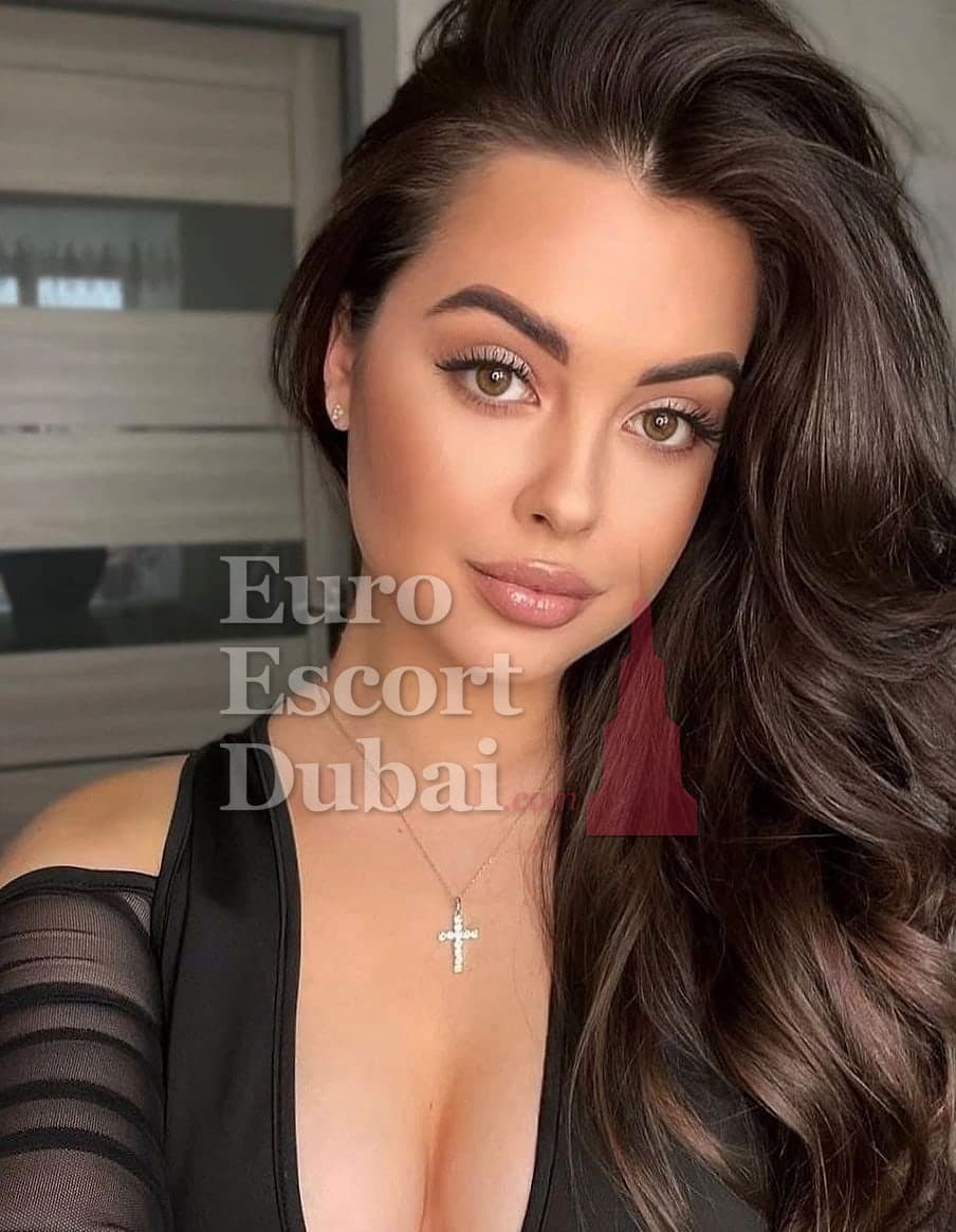 Louise, 20, escort in Al Ain — 169 cm, brown hair (photo 3 of 6)