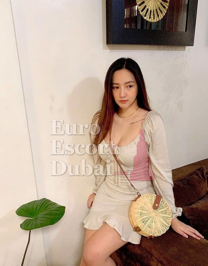 Lyn, 24, escort in Dubai — 165 cm, black hair (photo 3 of 5)