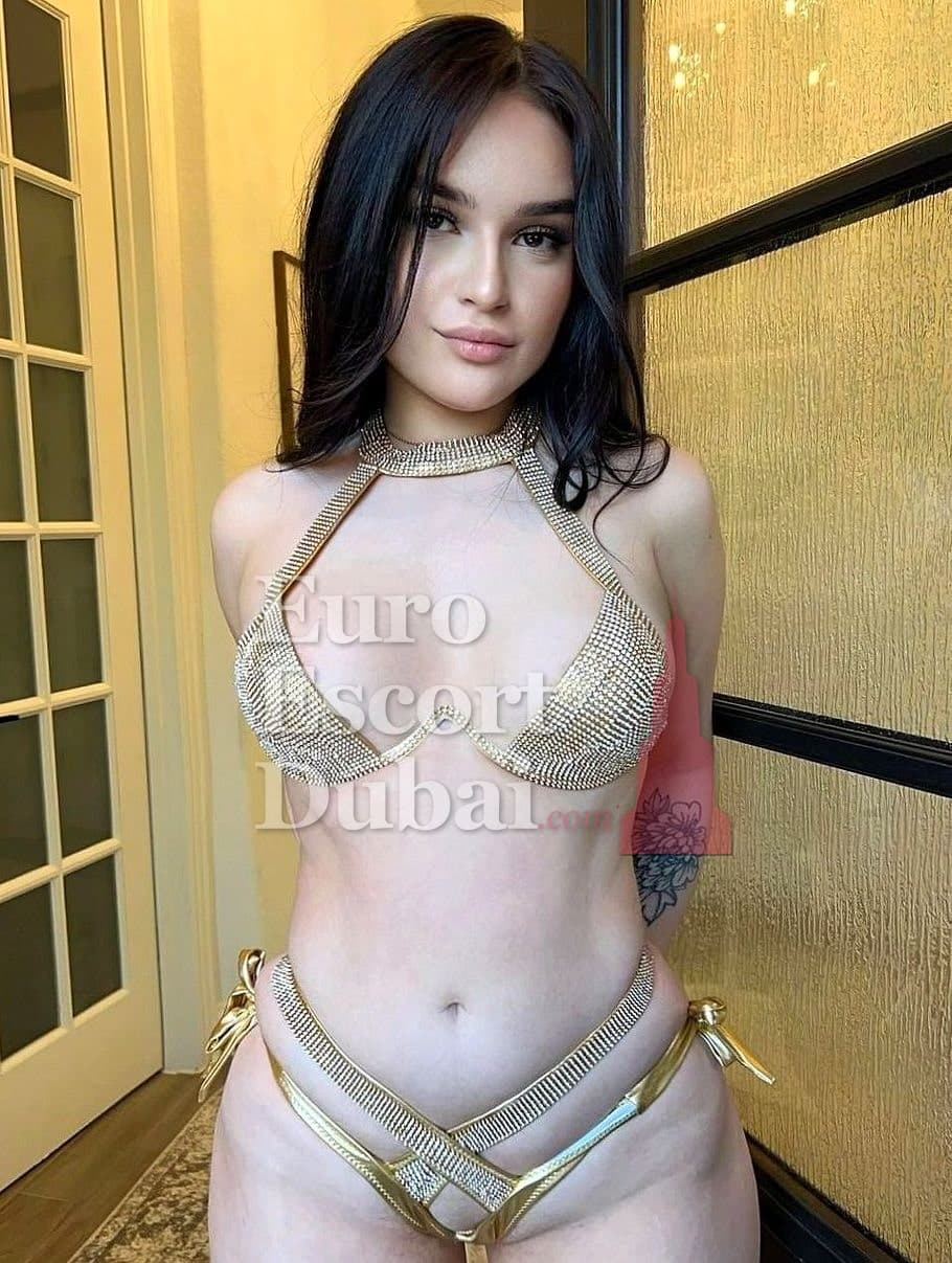 Gemma, 26, escort in Abu Dhabi — 168 cm, black hair (photo 6 of 10)
