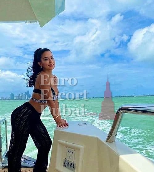 Afnan, 28, escort in Dubai — 180 cm, black hair (photo 6 of 10)