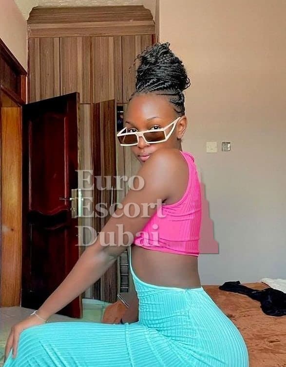 Anahita, 26, escort in Abu Dhabi — 174 cm, black hair (photo 3 of 4)