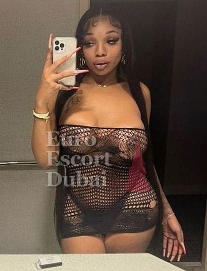 Aline, 22, escort in Dubai — Brazilian, 176 cm (photo 2 of 13)