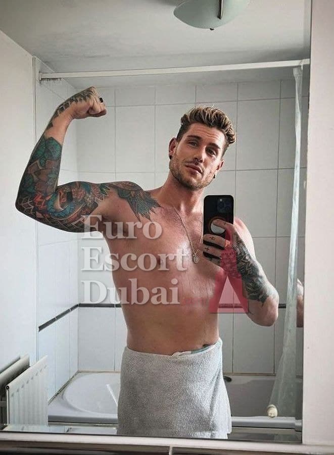 Arjun, 30, escort in Dubai — 190 cm, blonde hair (photo 2 of 5)