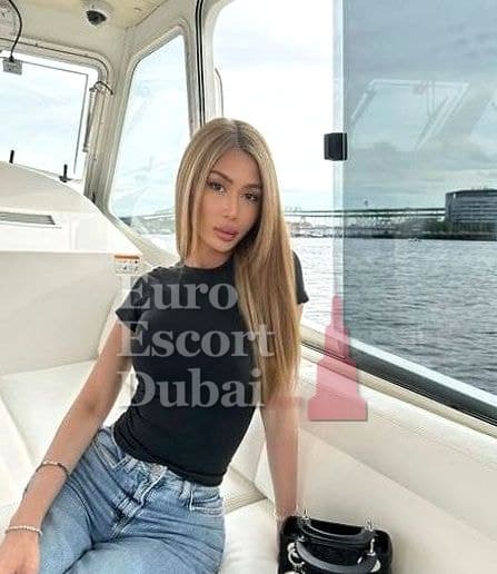 Huong, 24, escort in Dubai — Vietnamese, 164 cm (photo 2 of 13)