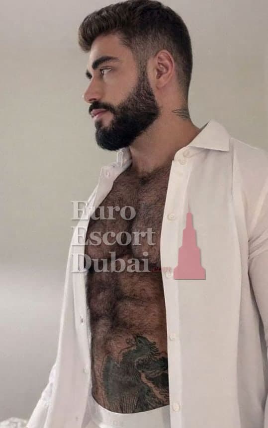 Alejandro, 29, escort in Abu Dhabi — 178 cm, brown hair (photo 10 of 13)
