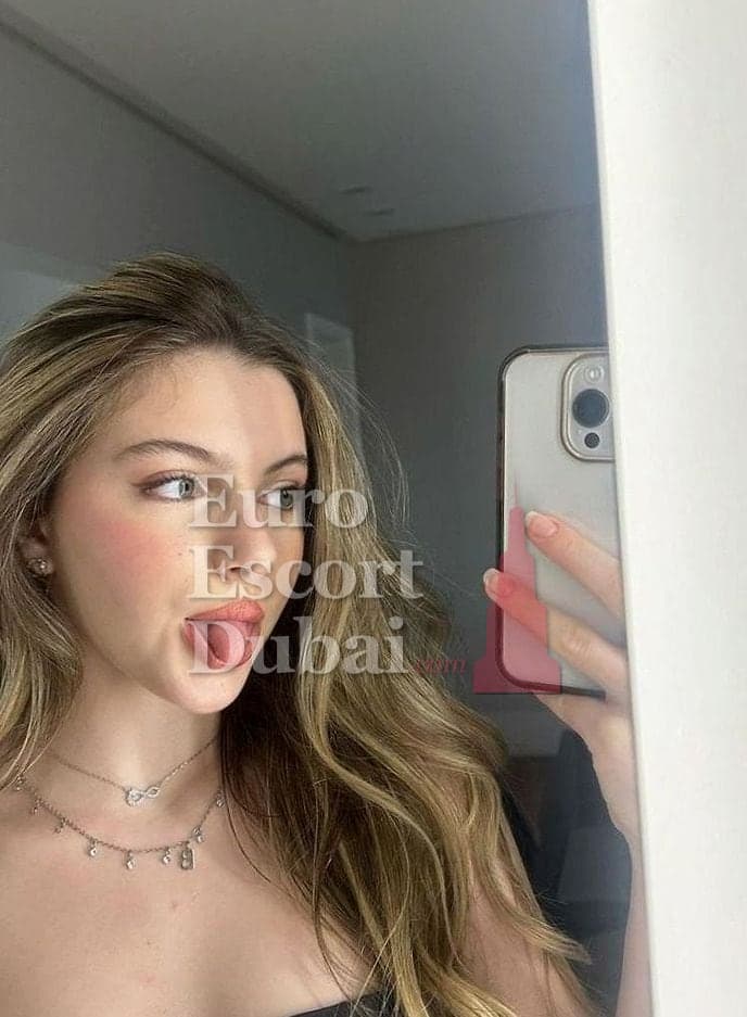 Abigail, 23, escort in Fujairah — 170 cm, brown hair (photo 2 of 5)
