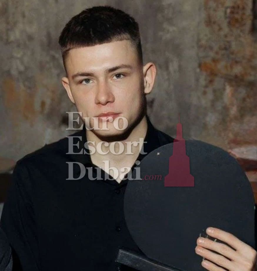 Evan, 18, escort in Dubai — brown hair, 185 cm (photo 1 of 13)