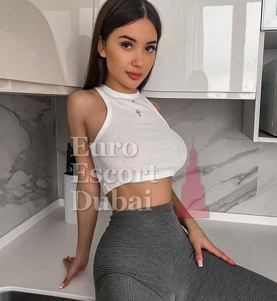 Ilona, 24, escort in Dubai — brown hair, French (photo 4 of 7)