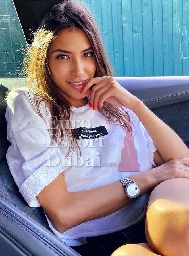 Ruby, 34, escort in Dubai — brown hair, 167 cm (photo 1 of 7)