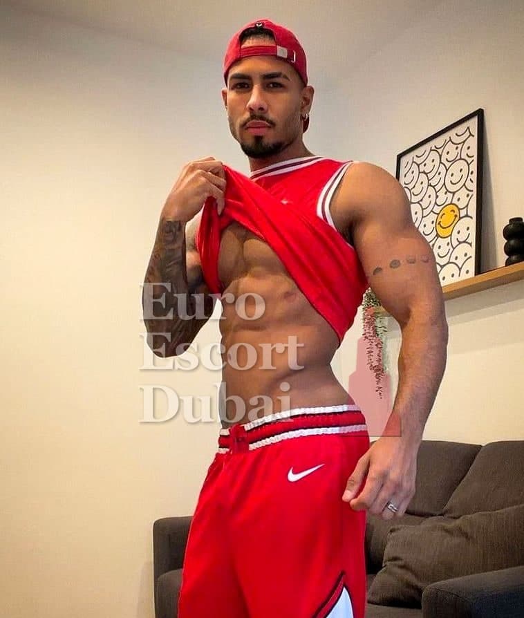 Rhys, 28, escort in Dubai — black hair, 183 cm (photo 1 of 9)