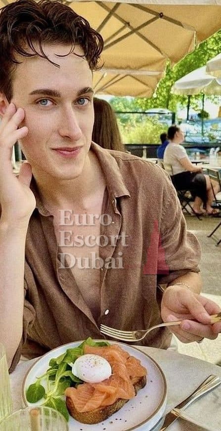 Leo, 23, escort in Dubai — 180 cm, brown hair (photo 6 of 13)