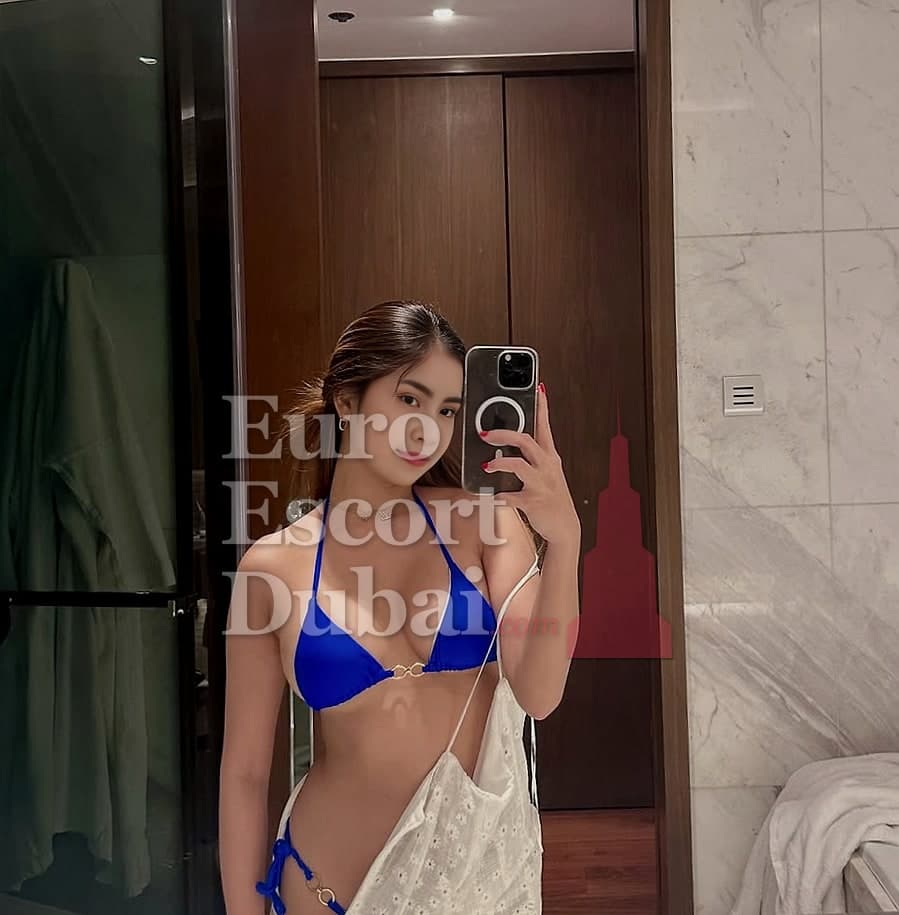 Sheila, 24, escort in Dubai — Indonesian, 166 cm (photo 2 of 4)