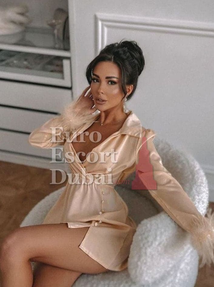 Serap, 24, escort in Dubai — 170 cm, black hair (photo 6 of 10)