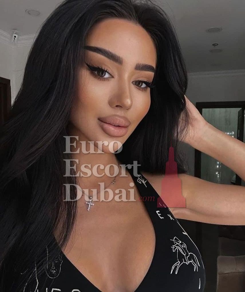Annie, 25, escort in Dubai — black hair, 170 cm (photo 3 of 10)
